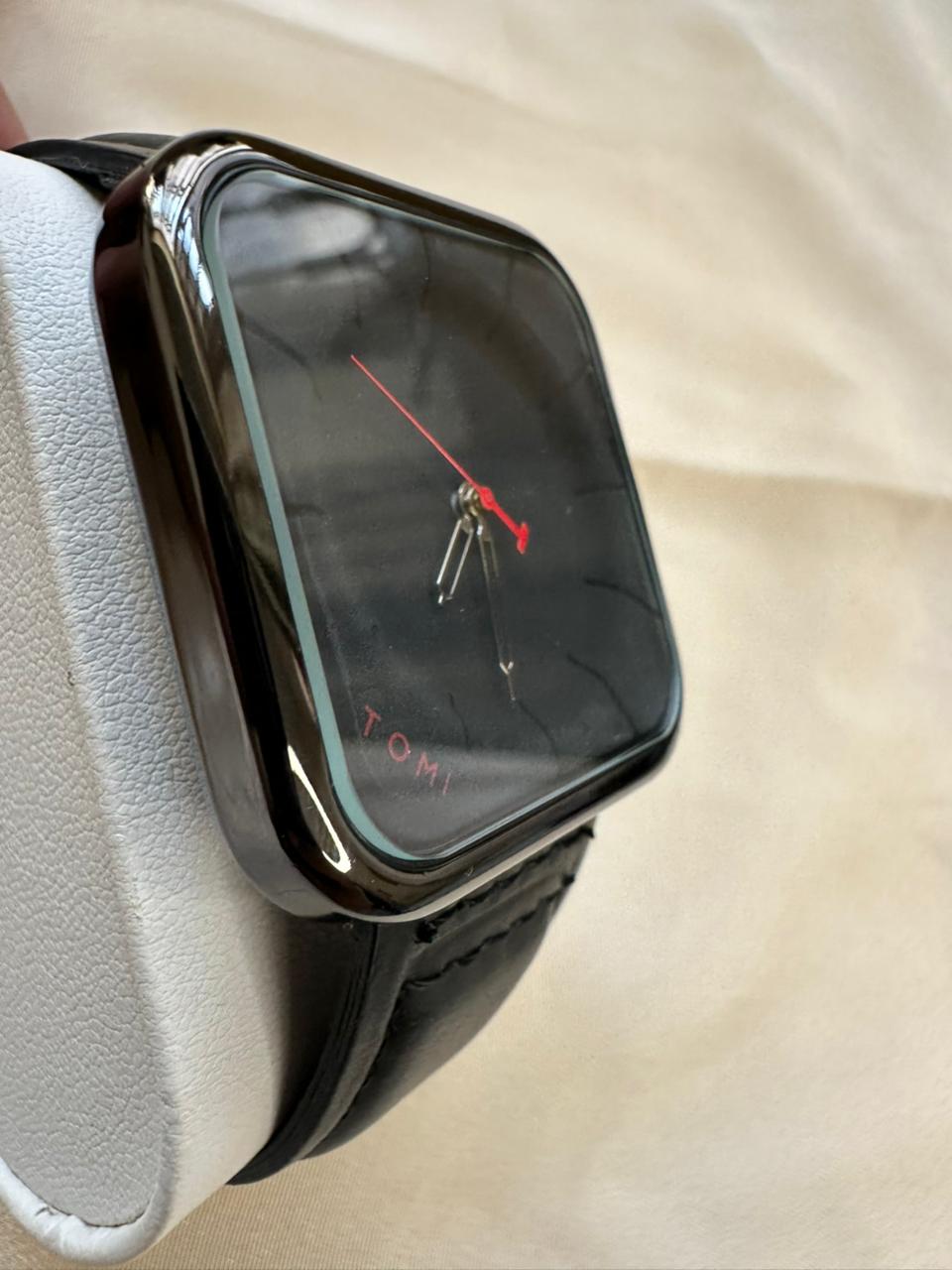 TOMI Black Square Dial Leather Strap Wristwatch - Siyyah