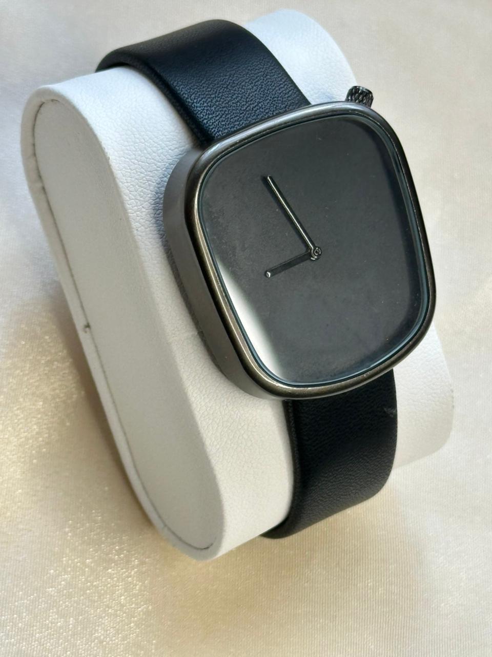 TOMI Shadow Minimal – All-Black Modern Unisex Watch - Siyyah